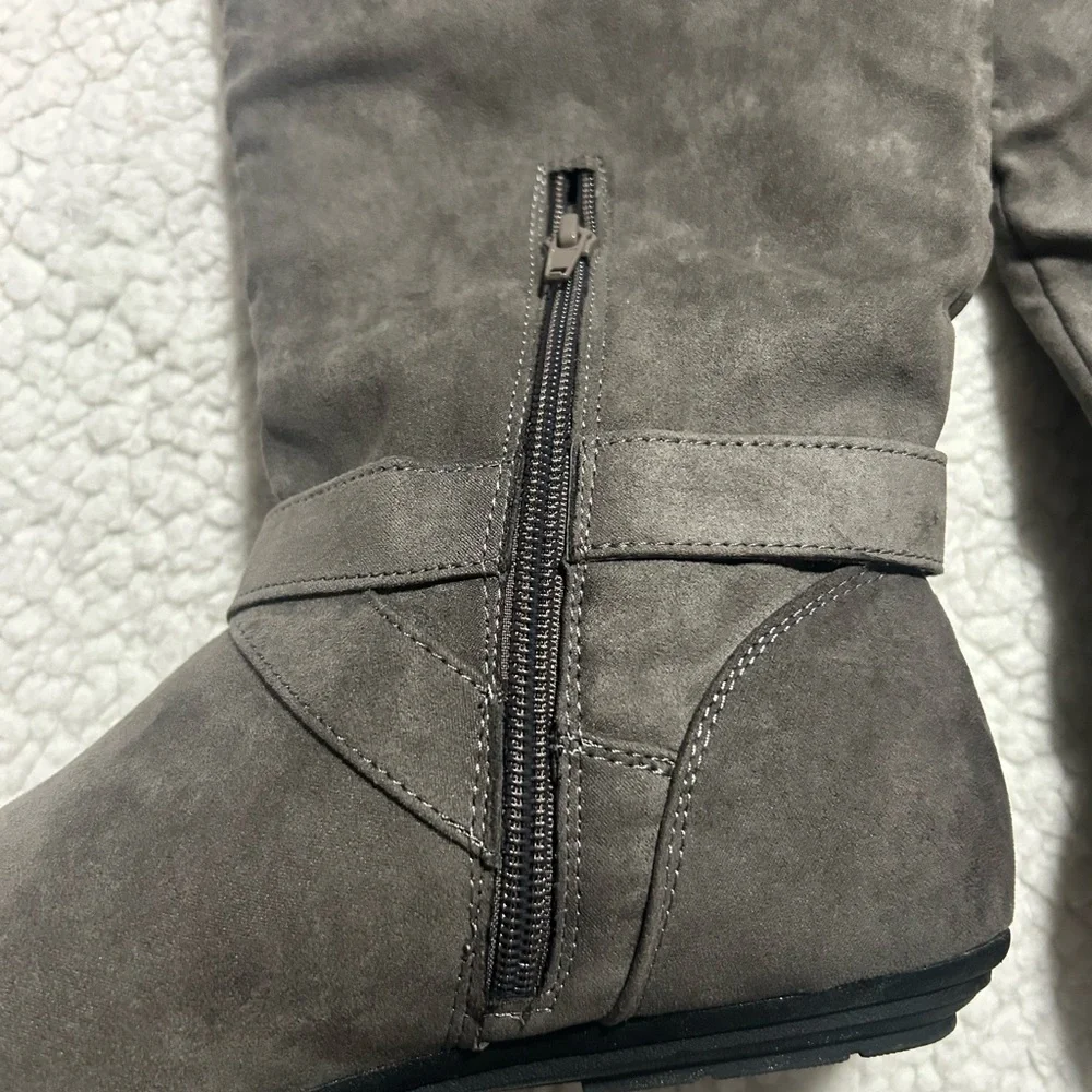 NEW WOT Rampage Stylish Gray Women's Boots - Picture 2 of 10